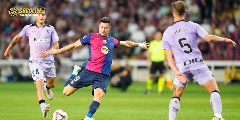 Khán đài Camp Nou rực rỡ sắc đỏ xanh, tranh chấp kịch liệt giữa Barcelona vs Athletic Club